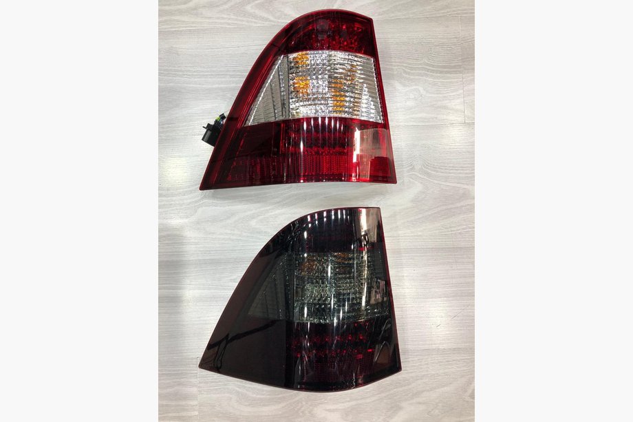 Mercedes ML W163 1997-2005 LED Rückleuchten (2 Stk) Dunkel Image
