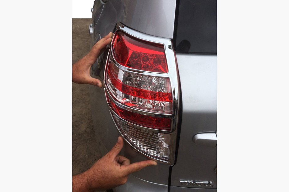 Toyota Rav 4 2006-2013 Chrom Rückleuchten Abdeckung 2009-2012 (2 Stk., Kunststoff) Image