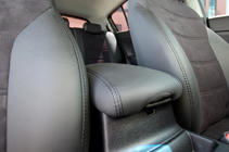 Kia Sportage 2015-2021 Autositzbezüge Kunstleder+Stoff+Alcantara Antara A001 (kompletter Innenraum) Foto 16