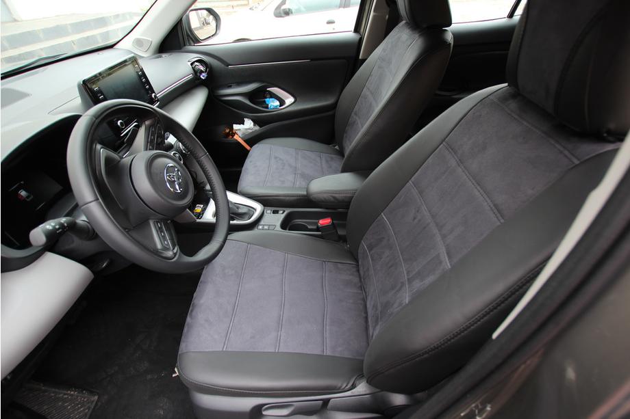 Toyota Yaris/Yaris Cross (XP210) 2020- Autositzbezüge Kunstleder+Stoff+Alcantara Antara A001 (kompletter Innenraum) Foto 6