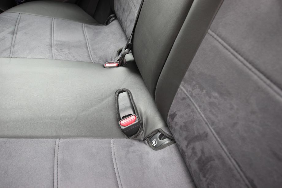 Toyota Yaris/Yaris Cross (XP210) 2020- Autositzbezüge Kunstleder+Stoff+Alcantara Antara A001 (kompletter Innenraum) Foto 11