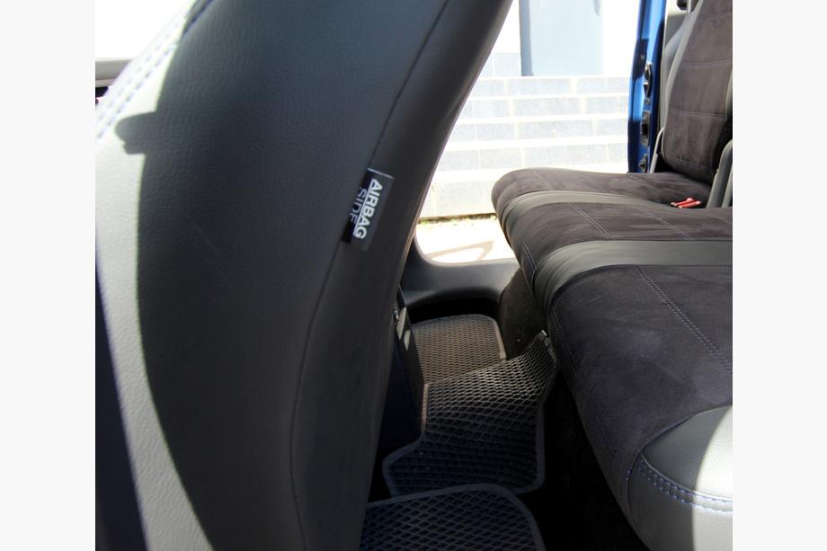 Volkswagen Caddy 2010-2015 Autositzbezüge Kunstleder+Stoff+Alcantara Antara A001b (Komplettset) Foto 2