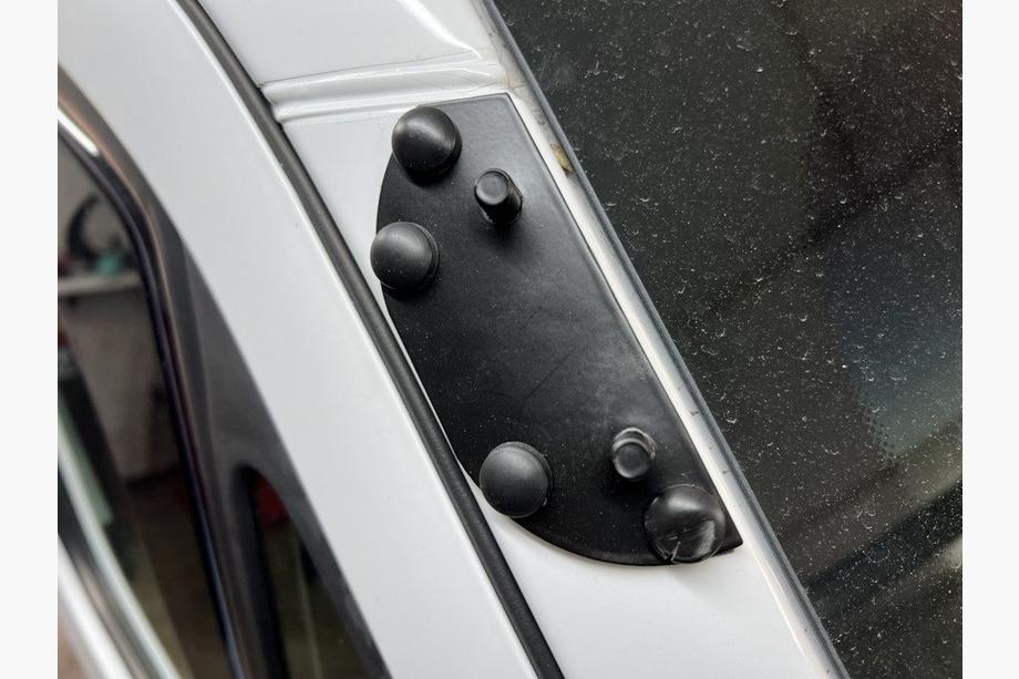 Mercedes Sprinter W906 2006–2018 Frontscheibenblende am Rahmen V2 (schwarz glanz, 5mm) Foto 5