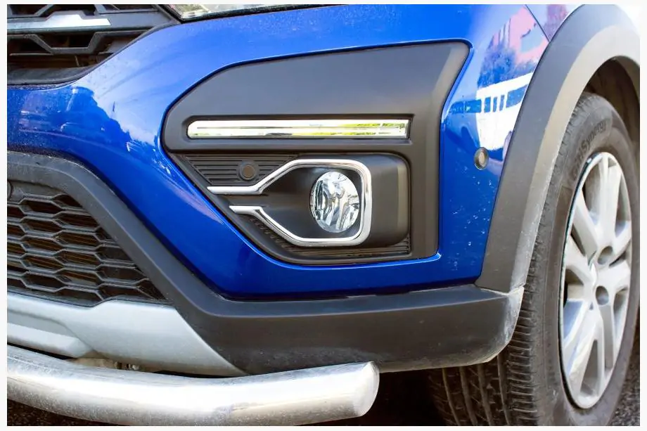 Dacia Jogger 2022- Chrom Blenden für Nebelscheinwerfer (2 Stk, Edelstahl) Image