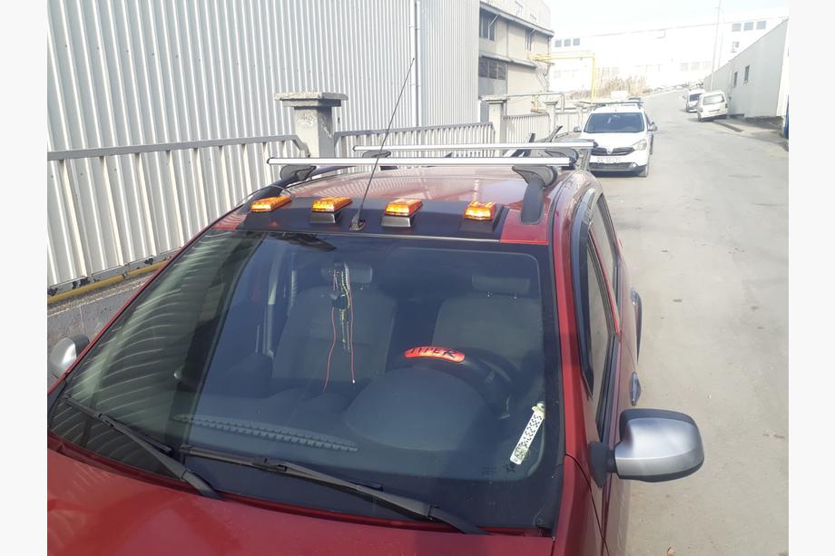 Renault Sandero 2007-2013 Windschutzscheibenblende (LED, Schwarz Matt) Image