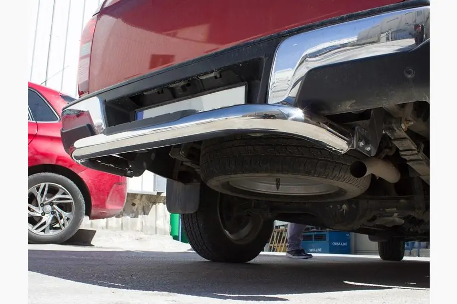 Isuzu D-Max 2019- Heckschutz Amazon Silber (76 mm, Edelstahl) Image