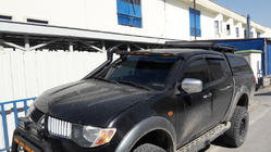 Mitsubishi L200 2006-2015 Windschutzscheibenblende (Meliset LED) Foto 1