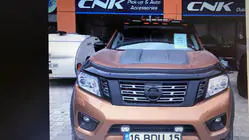 Nissan Navara/NP300 2016- Windschutzscheibenblende (Meliset LED V2) Foto 2