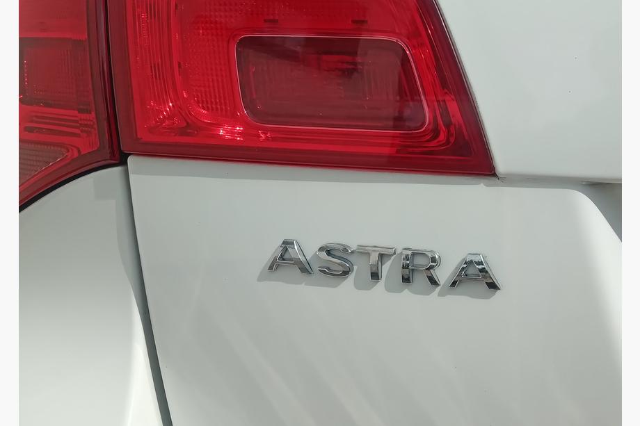 Opel Astra J 2009-2015 Schriftzug Astra 5177042 (120mm x 17mm) Image