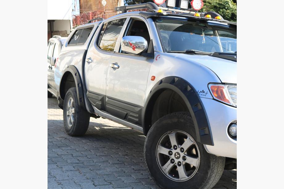 Mitsubishi L200 2006-2015 Radlaufverbreiterungen (EuroCap) Image