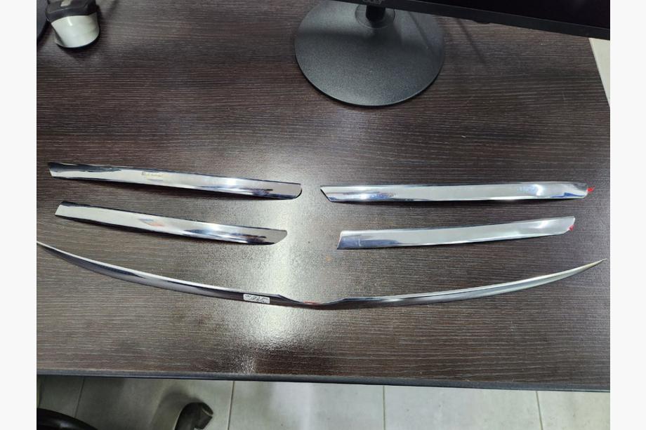 Mercedes ML W163 1997-2005 SALE! Chrom Zierleisten für den Kühlergrillrand Image