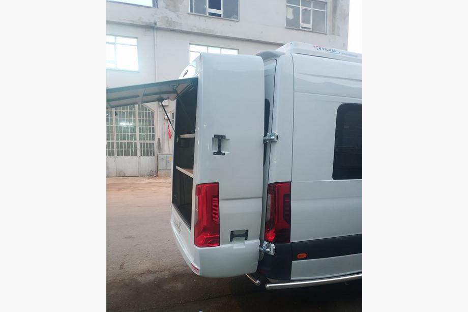 Mercedes Sprinter W907/W910 2018- Dachträger (hohes Dach) Foto 2