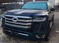 Toyota Land Cruiser 200 2007-2021 Facelift Kit auf LC 300 High-Line (Komplettset) Foto 8