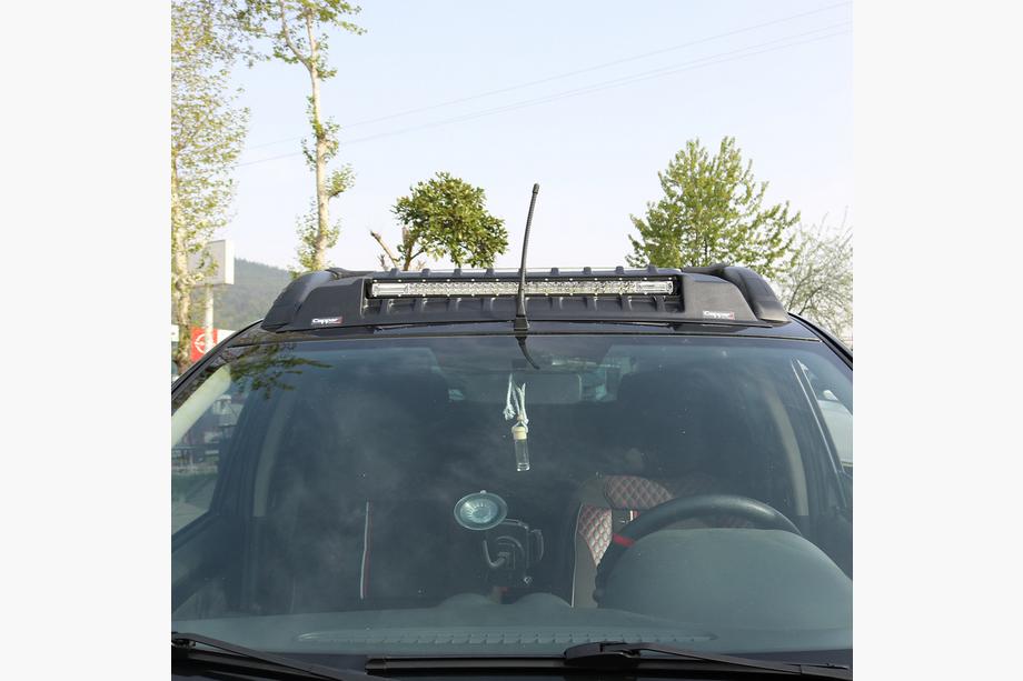 Renault Duster 2008–2017 Frontscheibenblende V3 (LED) Foto 4