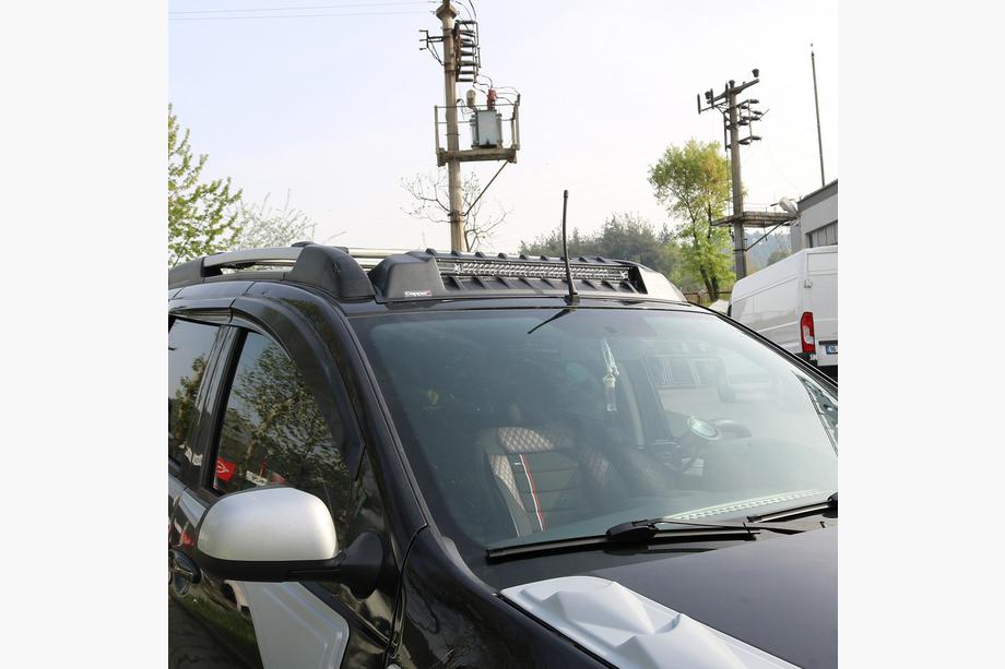 Renault Duster 2008–2017 Frontscheibenblende V3 (LED) Foto 1