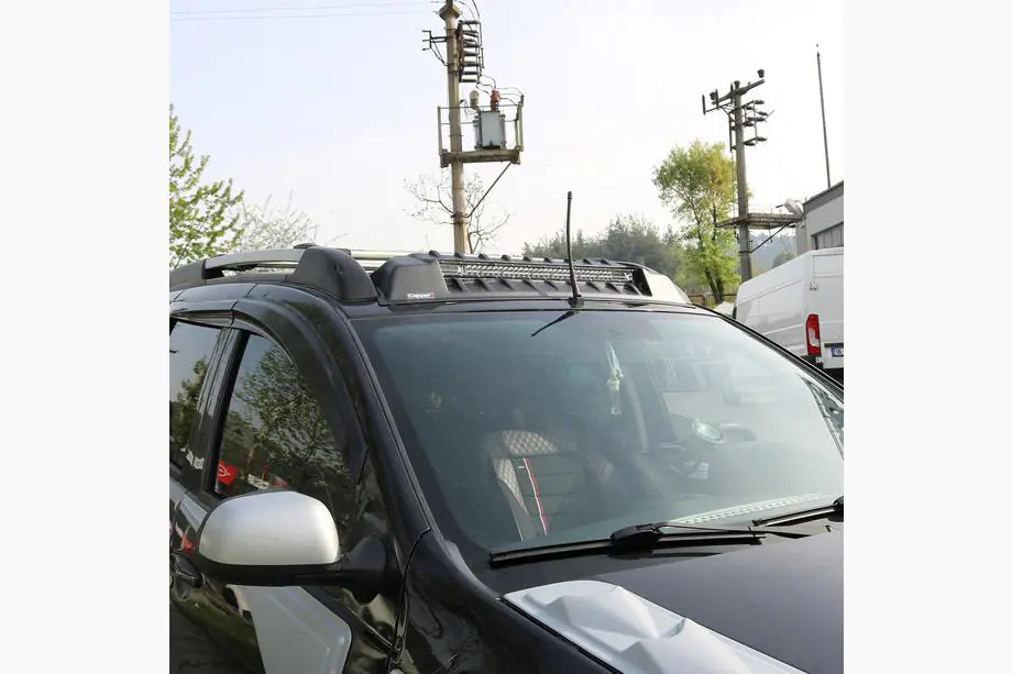 Dacia Duster 2008-2018 Frontscheibenblende V3 (LED) Image