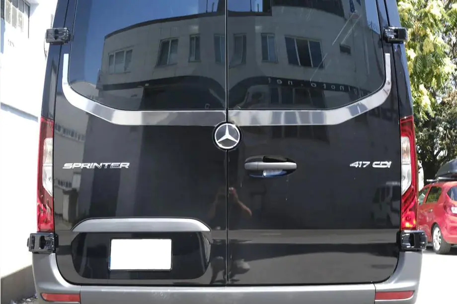 Mercedes Sprinter W907/W910 2018- Heckscheibenleiste V-2 Carmos (2 Stk, Edelstahl) Image