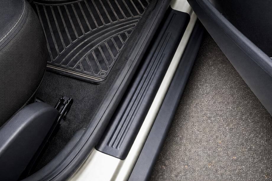 Dacia Duster 2008-2018 Einstiegsleisten innen EuroCap (4 Stk, ABS) Image