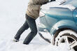 Was tun, wenn das Auto im Schnee stecken bleibt? Foto 1