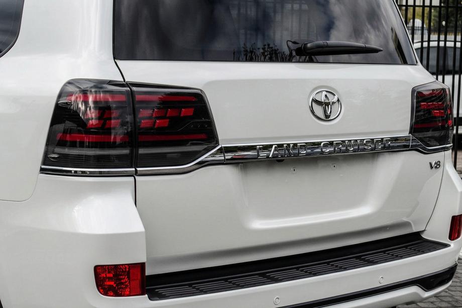 Toyota Land Cruiser 200 2007-2021 Rückleuchten 2016-2021 (Sequential Red Plus) Image