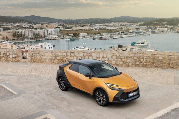 Testbericht zum kompakten Crossover Toyota C-HR der zweiten Generation Foto 2