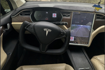 Tesla Model X 2015- Lenkrad im Schiffsdesign (Kunstleder und Carbon-Einsätze) Foto 1