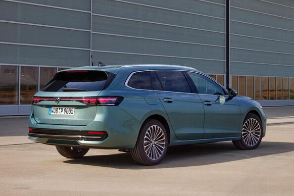 Testbericht zum Volkswagen Passat Variant Kombi der neuen Generation Foto 4
