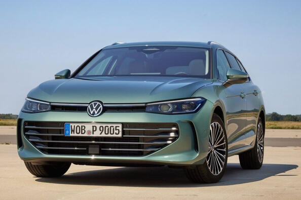 Testbericht zum Volkswagen Passat Variant Kombi der neuen Generation Foto 2