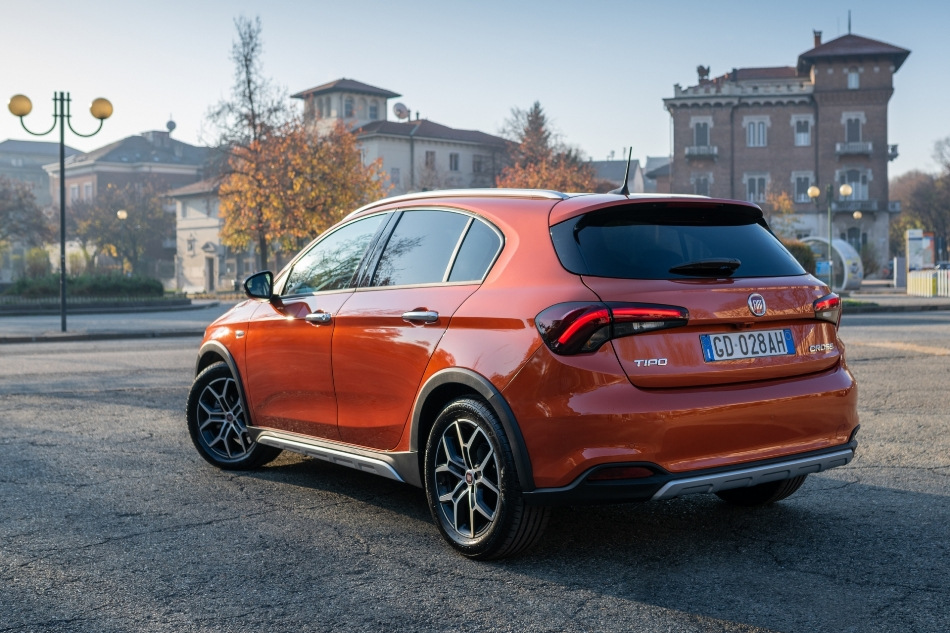 Übersicht über den Crossover-Fließheck-Fiat Tipo Cross