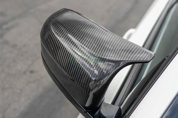 Carbon-Overlays auf Autospiegeln: Vorteile und Eigenschaften