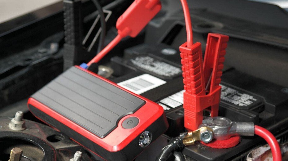 Wie startet man einen Automotor mit entladener Batterie?