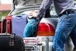 Wie passen viele Dinge in den Kofferraum eines Autos? Foto 1