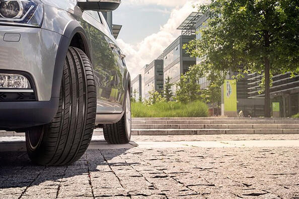 Wie wählt man Sommerreifen für ein Auto aus?