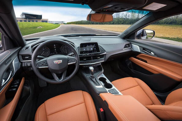 Cadillac CT4: Luxus, Leistung und Technologie in einer kompakten Limousine Foto 5