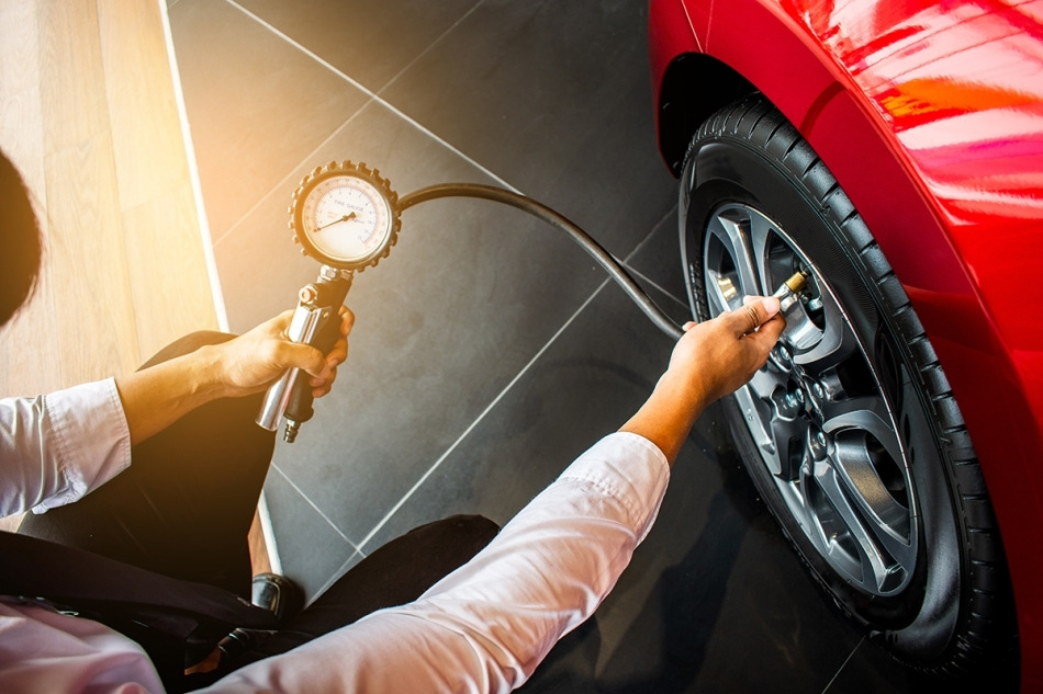 Warum sollten Sie den Reifendruck Ihres Autos regelmäßig überprüfen?