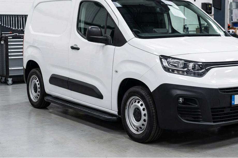 Fiat Doblo III 2023- Seitenschweller Bosphorus Black (2 Stk., Aluminium) Image
