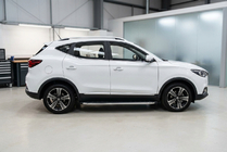 MG ZS 2017-2024 Seitenschweller BlackLine (2 Stk., Aluminium) Foto 1
