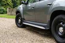 Dacia Duster 2008-2018 Trittbretter Shining V1 (2 Stk., Aluminium) Foto 1