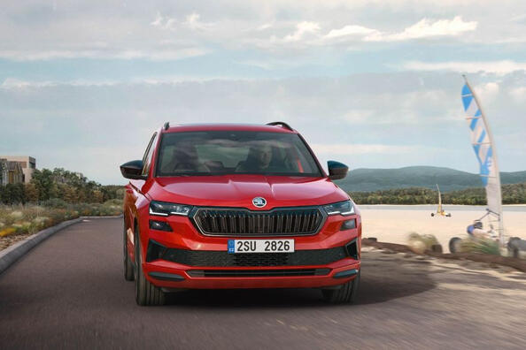 Skoda Karoq: ein aktualisierter Crossover für die Stadt und die Familie
