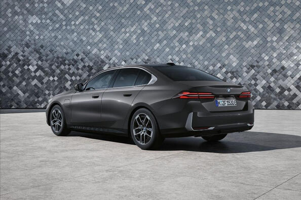 BMW 5er: Business-Limousine der neuen Generation Foto 2