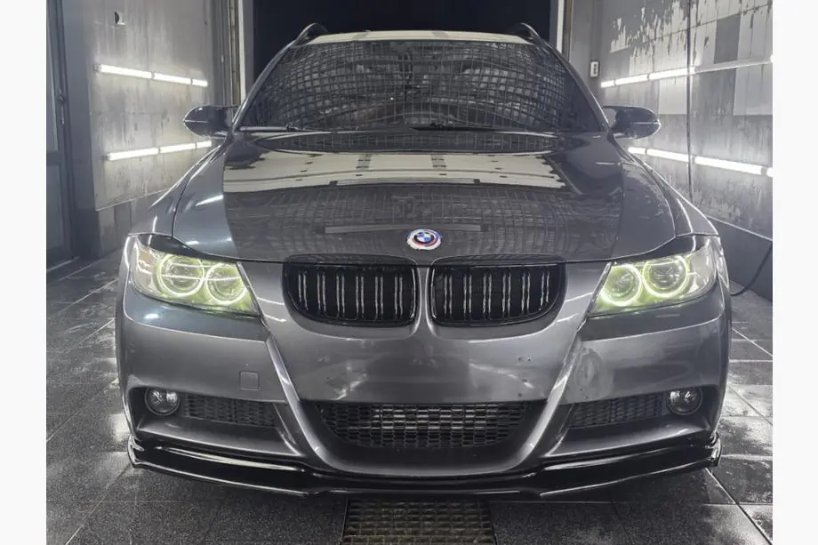BMW 3 Series E90/E91 2005-2011 Jubiläums Emblem 82mm (Front) Image