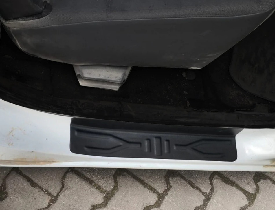 So installieren Sie Kunststoffverkleidungen richtig an Autoschwellen