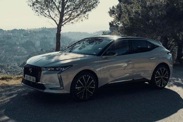 DS 4 der zweiten Generation: ein stilvoller und praktischer Cross-Hatch