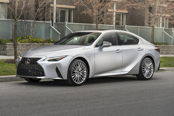 Bewertung der aktualisierten Limousine Lexus IS