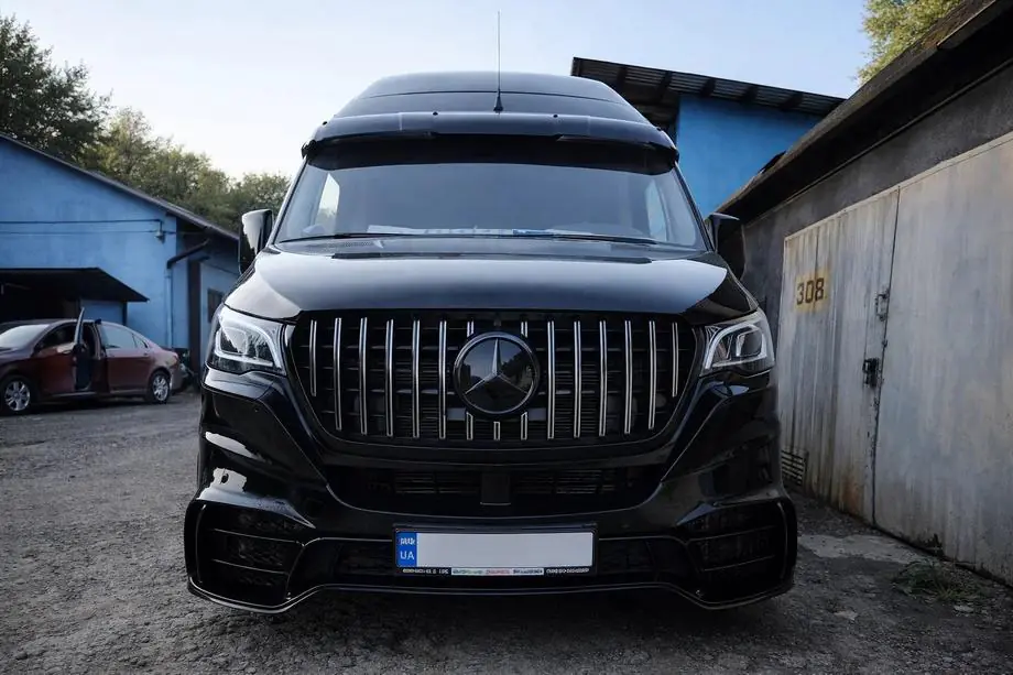 Mercedes Sprinter W907/W910 2018- Frontstoßstange mit Grill V2 (AMG) Image