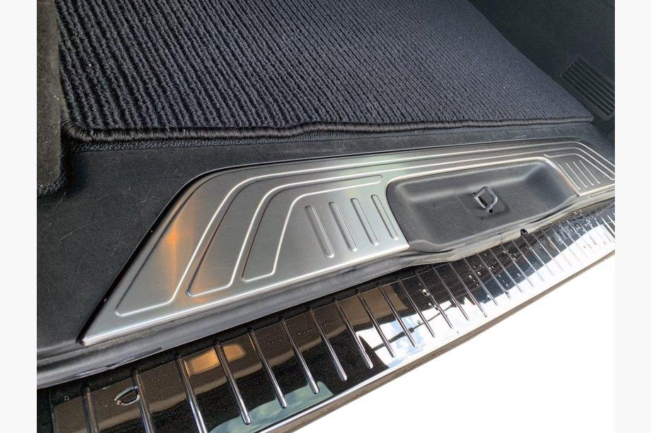 Mercedes Vito/V-class W447 2014- Edelstahl Ladekantenschutz Carmos Image