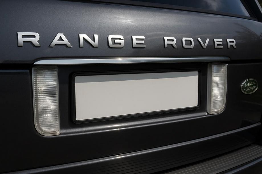 Range Rover III L322 2002-2012 Chromleiste über dem Kennzeichen (Carmos Edelstahl) Image