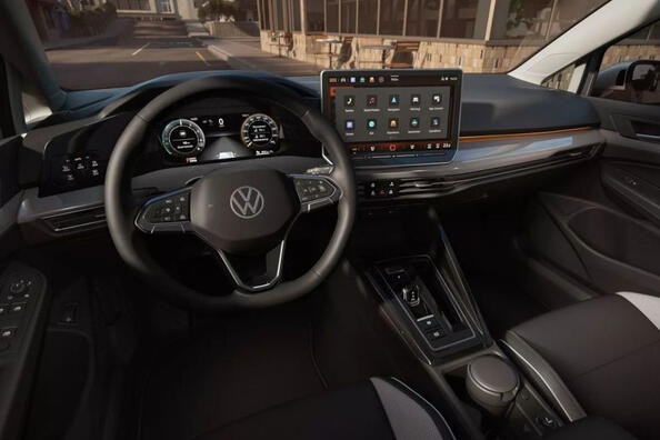Volkswagen Golf 8. Generation: Neugestaltung im Jahr 2024 Foto 5