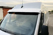Mercedes Sprinter W907/W910 2018- Frontscheibenblende am Rahmen (Weiß, 5mm) Foto 1