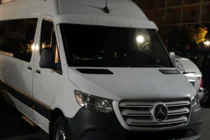 Mercedes Sprinter W907/W910 2018- Frontscheibenblende am Rahmen (Weiß, 5mm) Foto 5